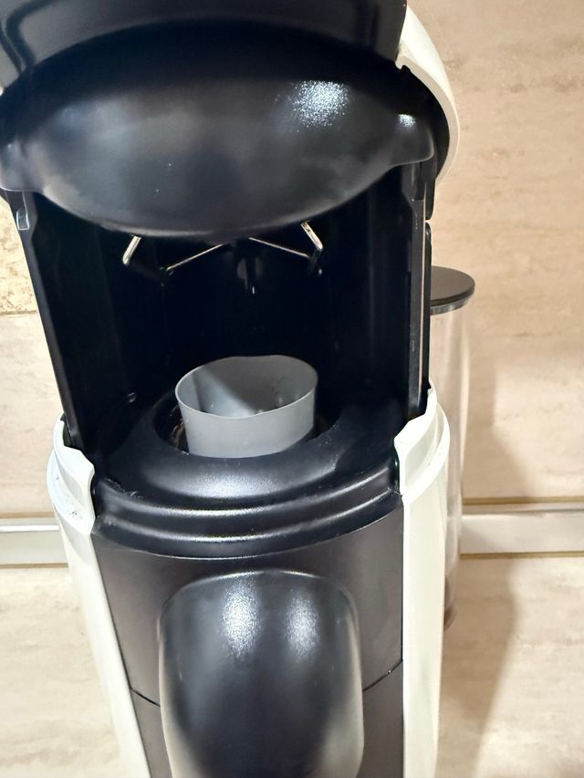 Macchina caffè Nespresso Vertuo Plus