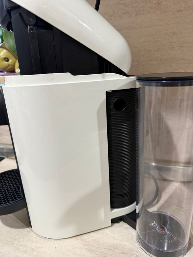 Macchina caffè Nespresso Vertuo Plus