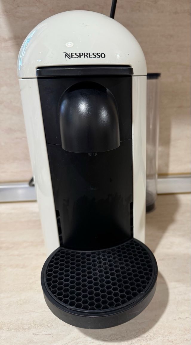 Macchina caffè Nespresso Vertuo Plus