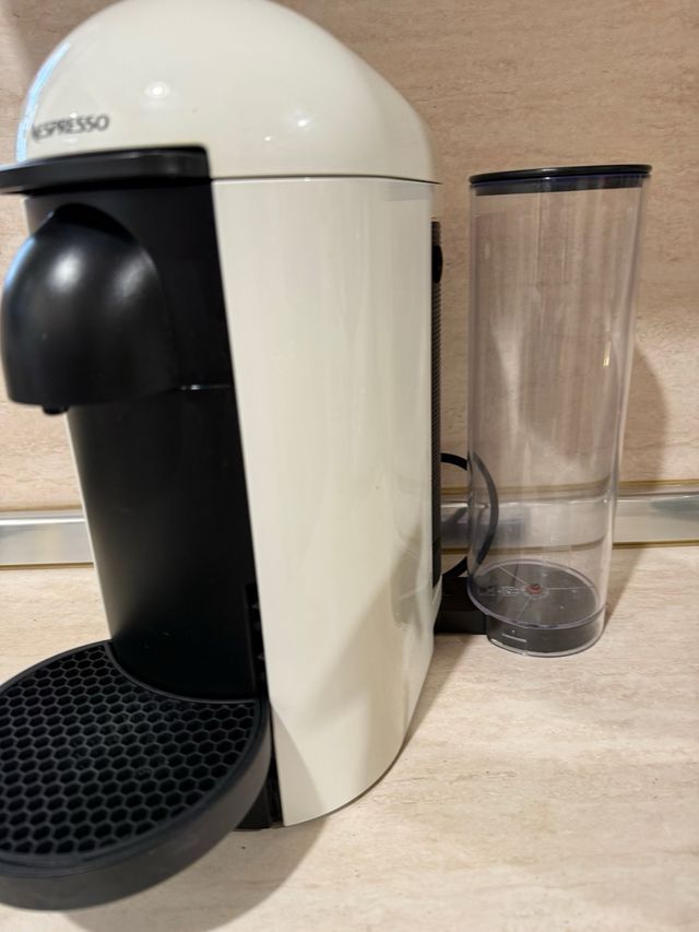 Macchina caffè Nespresso Vertuo Plus