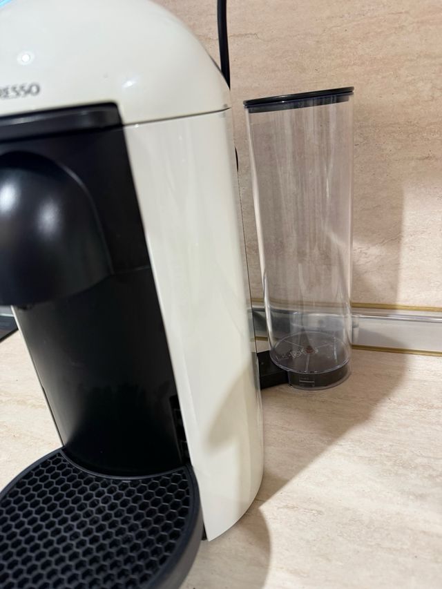 Macchina caffè Nespresso Vertuo Plus