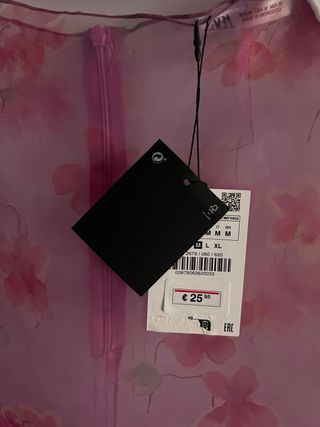 Falda transparente floral rosa y morada.