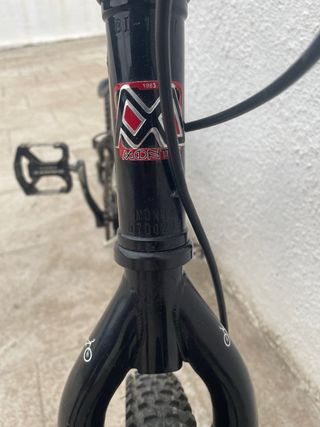 Bicicleta Monty Trial Negra y Amarilla