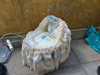 Carrozzina nascita celeste pizzo e fiocchi