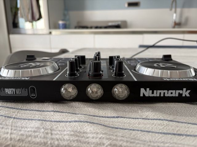 Numark Party Mix MK2 DJ Controller