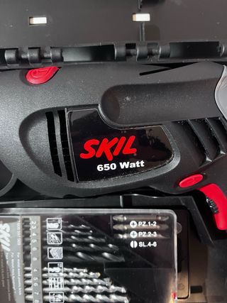 Taladro percutor SKIL 650W con maletín