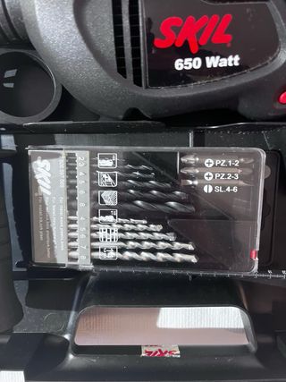 Taladro percutor SKIL 650W con maletín