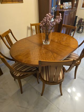 Mesa extensible y 6 sillas comedor