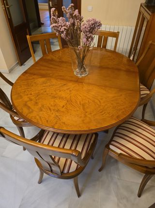 Mesa extensible y 6 sillas comedor