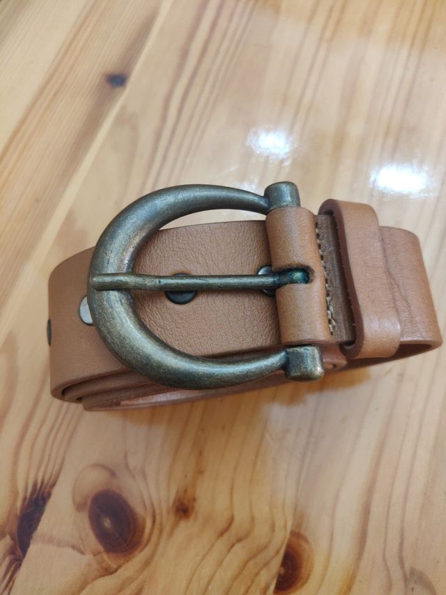 Cinturones de cuero trenzado y hebilla