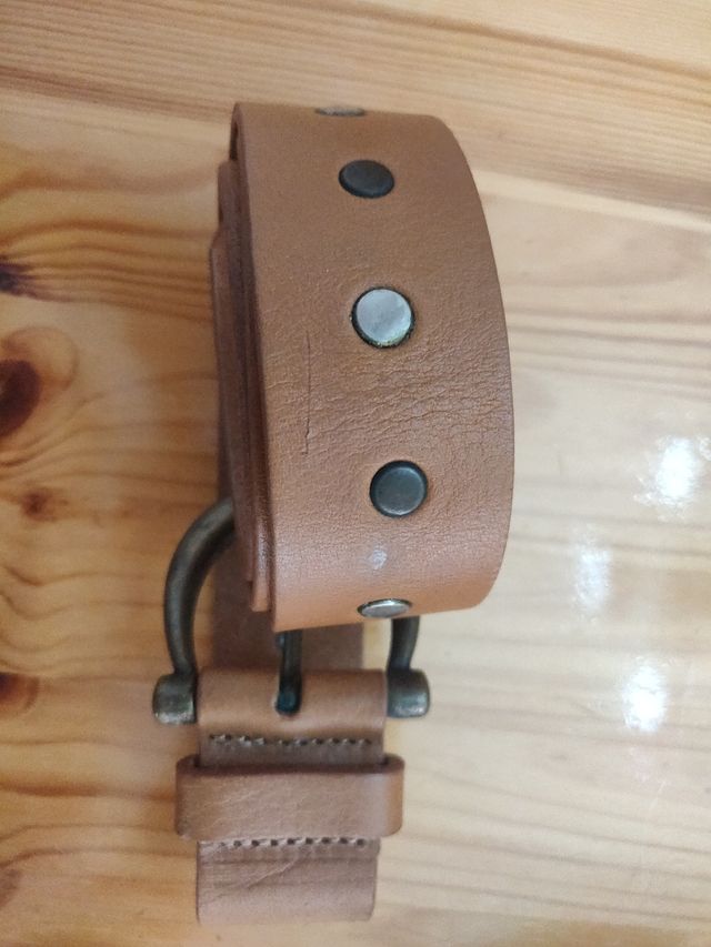 Cinturones de cuero trenzado y hebilla