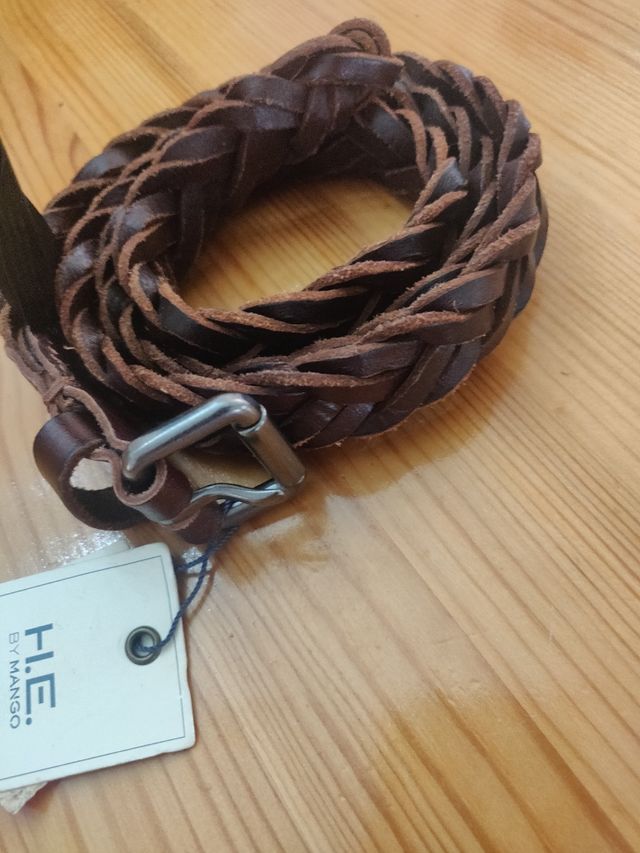 Cinturones de cuero trenzado y hebilla