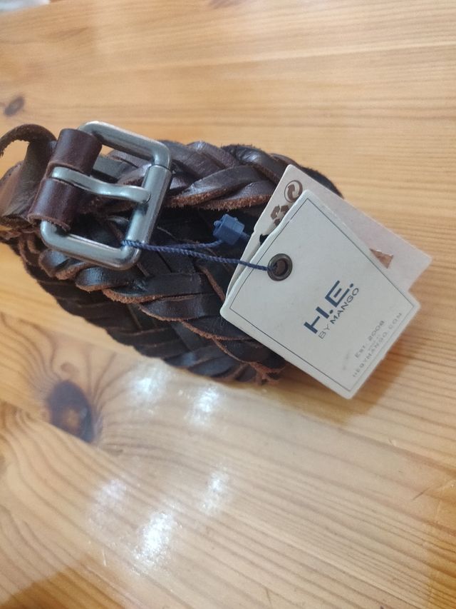 Cinturones de cuero trenzado y hebilla