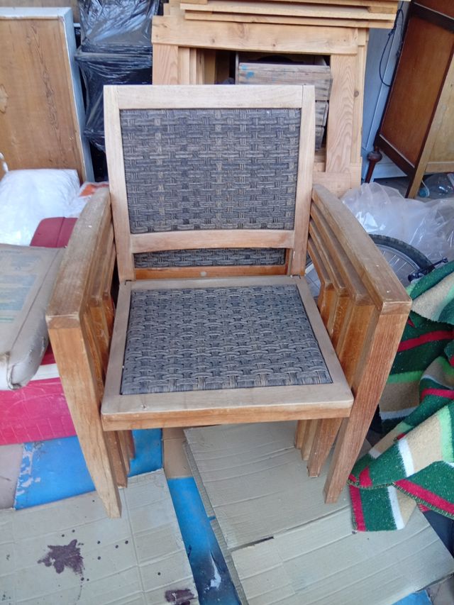 Sillas de madera con asiento de mimbre