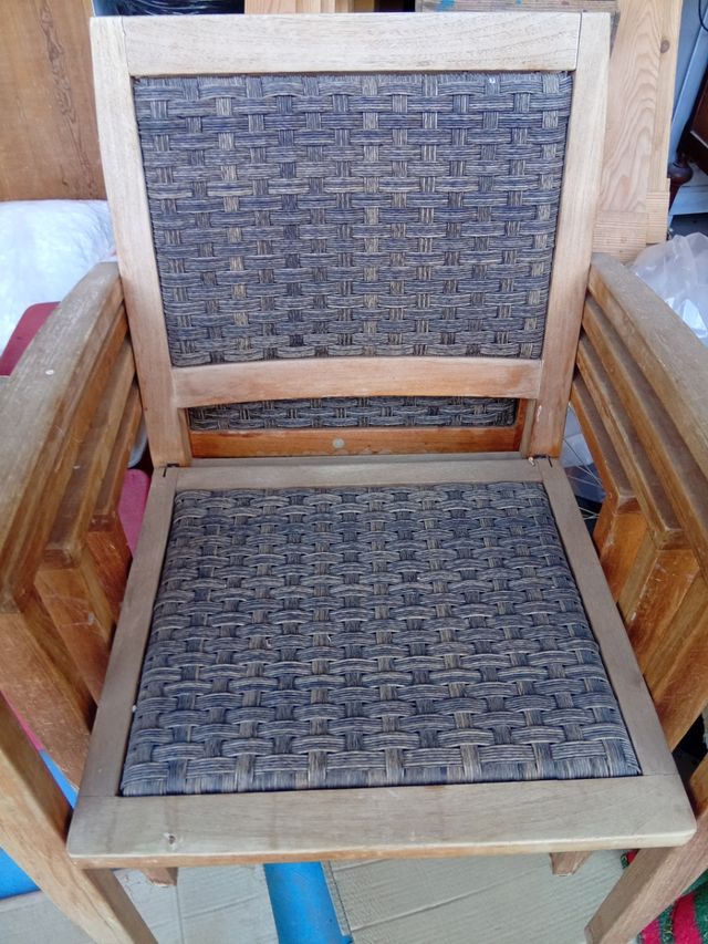 Sillas de madera con asiento de mimbre