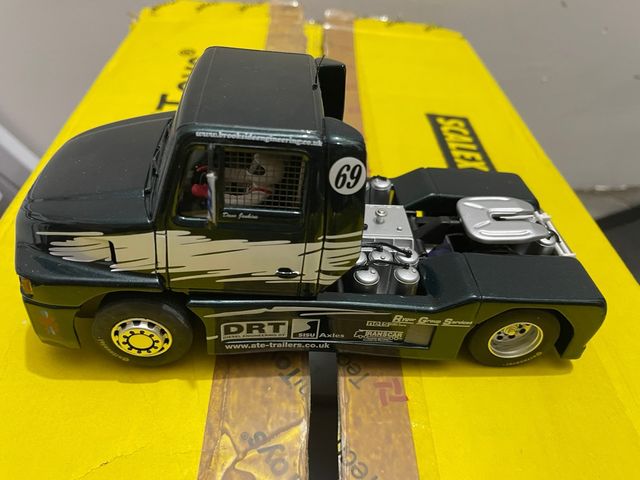 Coche Scalextric Sisu DRT SL-250