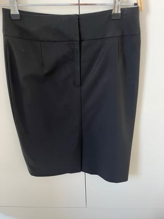 Falda midi Hugo Boss negra