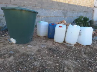 Depósito agua Leroy Merlin 210L con grifo y tapa y