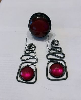 Conjunto pendientes y anillo malva y negro