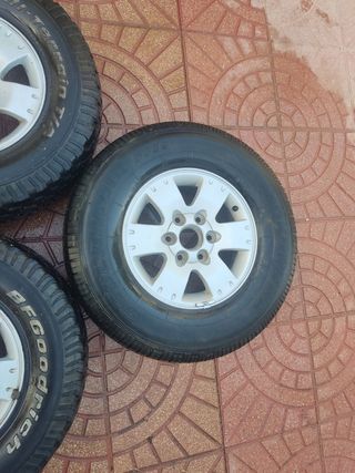 5 Ruedas Mitsubishi Montero 265/70 R16 