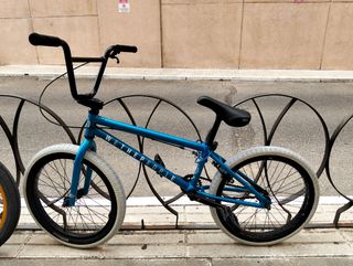 Bicicleta BMX WETHEPEOPLE azul