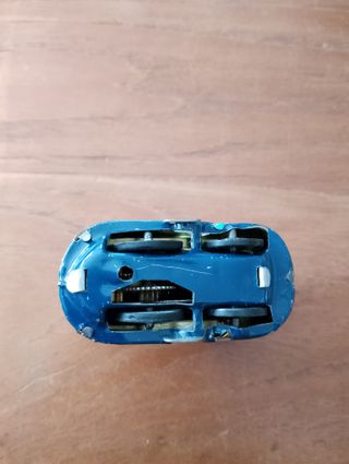 Locomotora de hojalata antigua