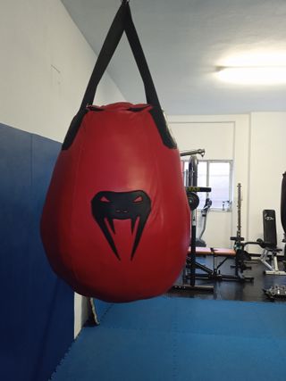 Sacco da boxe a pera