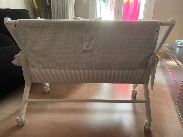 Mini cuna para bebé con ruedas
