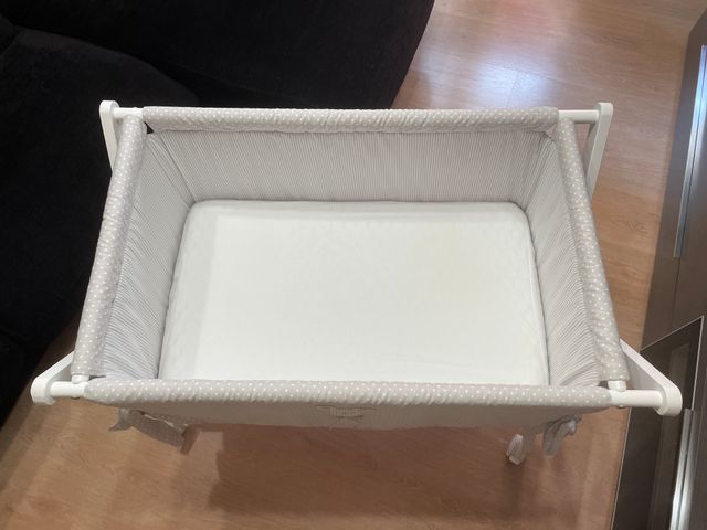 Mini cuna para bebé con ruedas