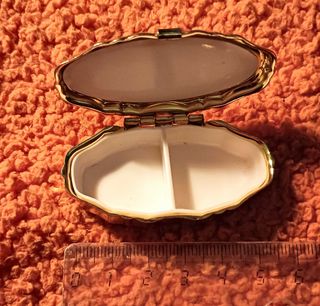 Pequeño estuche vintage floral ovalado