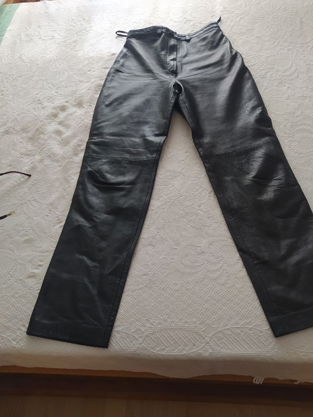 Pantalón de piel mujer negro, de peletería