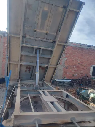 Remolque 5000 kg azul básculante