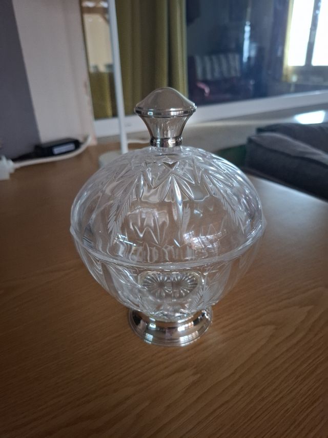 Bombonera cristal y plata tallada Tengo 2