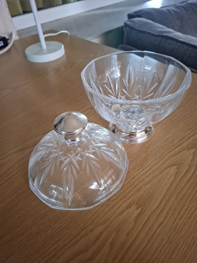 Bombonera cristal y plata tallada Tengo 2