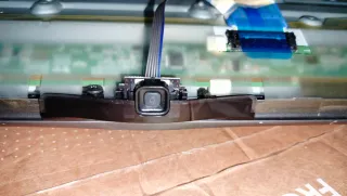 Piezas LG 32LF510B con pantalla rota.