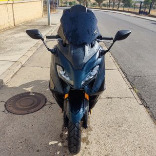 Yamaha T-Max Tech Max 560
Maxi scooter 