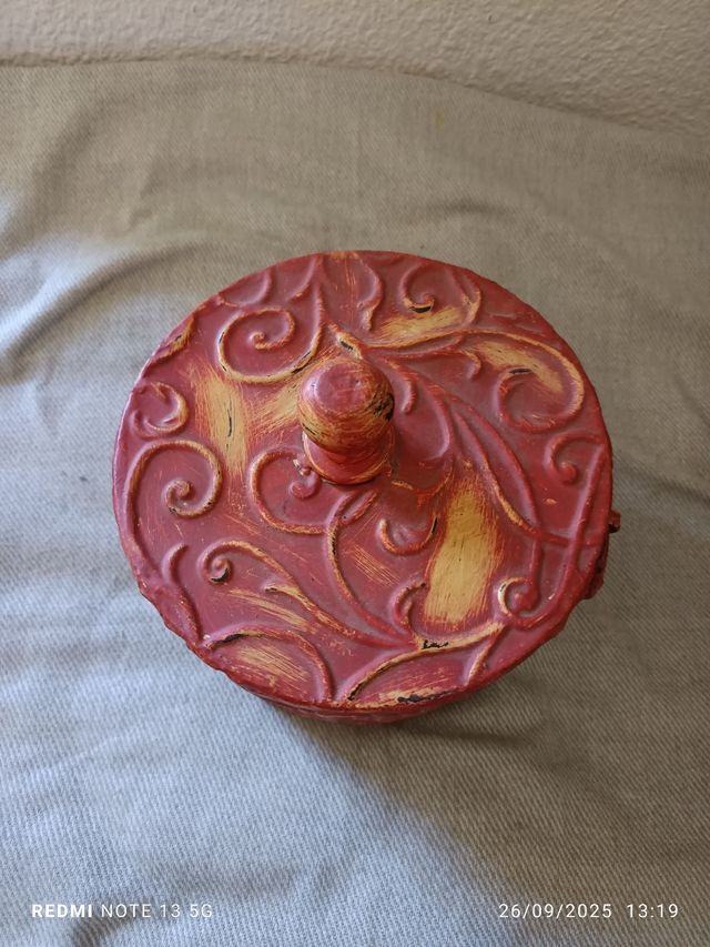 Cajas decorativas vintage metal rojo y dorado