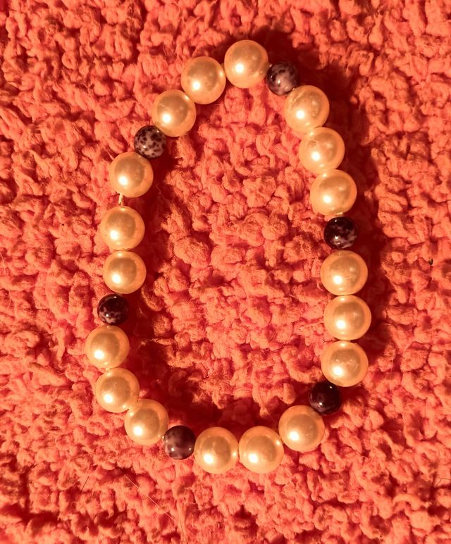 Pulsera de perlas de plástico multicolor
