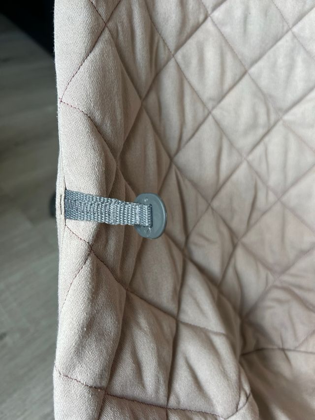 Hamaca BabyBjörn con juguete y caja