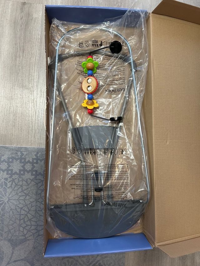 Hamaca BabyBjörn con juguete y caja