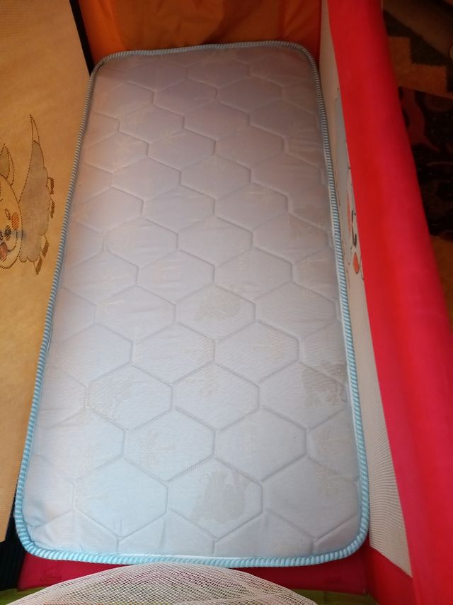 Cuna de viaje con colchón