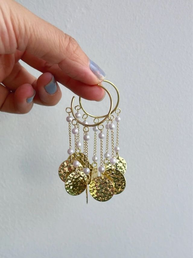 Pendientes dorados con perlas