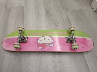 Monopatín Hello Kitty