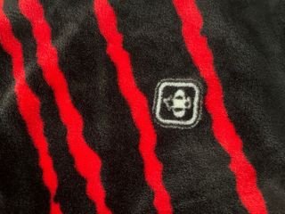 Manta Fleece Diseño Rayas Rojas y Blancas