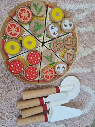 Cocinita de madera con accesorios