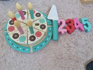 Cocinita de madera con accesorios