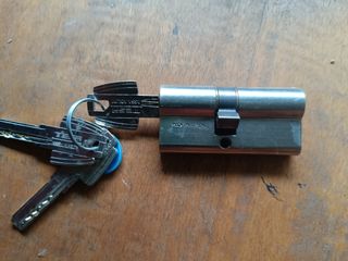 Bombín Cilindro y llaves de seguridad tres yaves