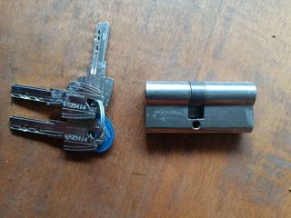 Bombín Cilindro y llaves de seguridad tres yaves