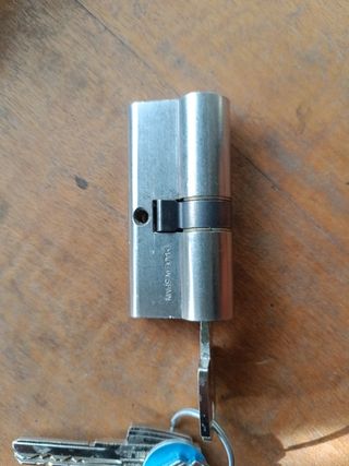 Bombín Cilindro y llaves de seguridad tres yaves