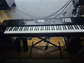 Teclado Roland FA-08